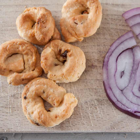 taralli with onion